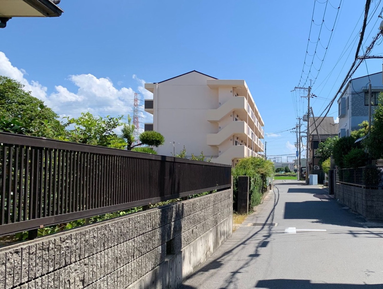 门前那条路是干什么用的，决定了一天里有几个高峰